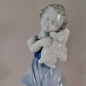 VINTAGE Gerold Porzellan Figurine "Girl with Baby Piglets" EUC